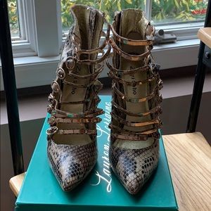 Heel booties with straps